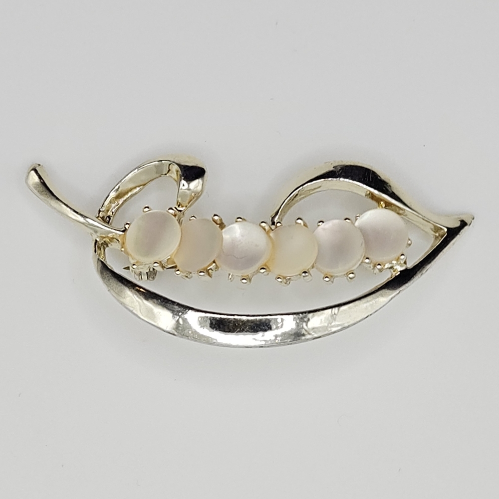 Vintage 50s gold tone Mother of Pearl discs Leaf shape brooch Lisner?